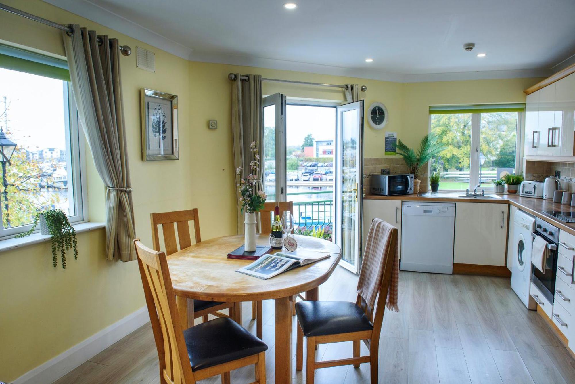 Waterfront Self Catering Houses Carrick-on-Shannon ภายนอก รูปภาพ